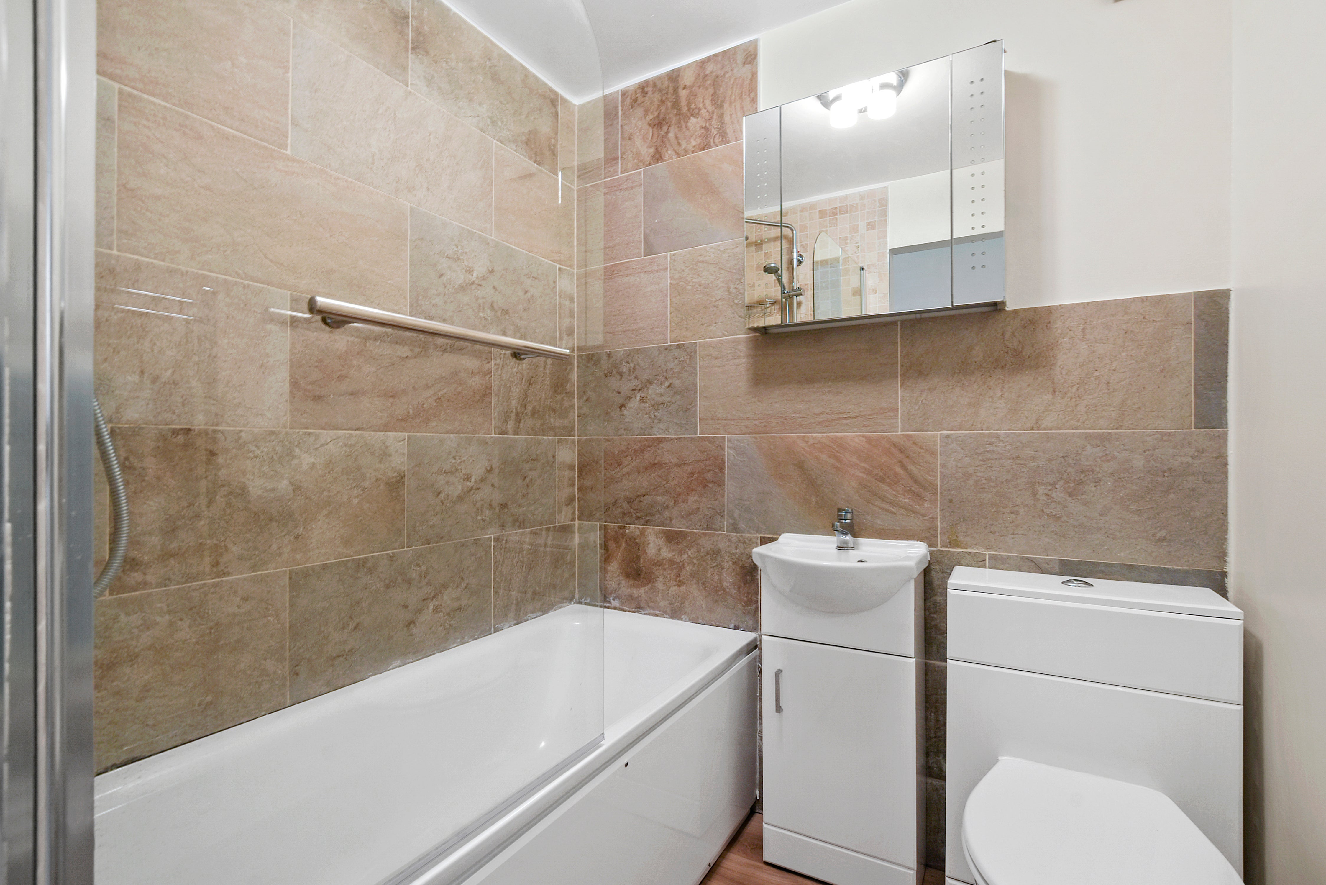 Flat Broadfield Lane in Greater London