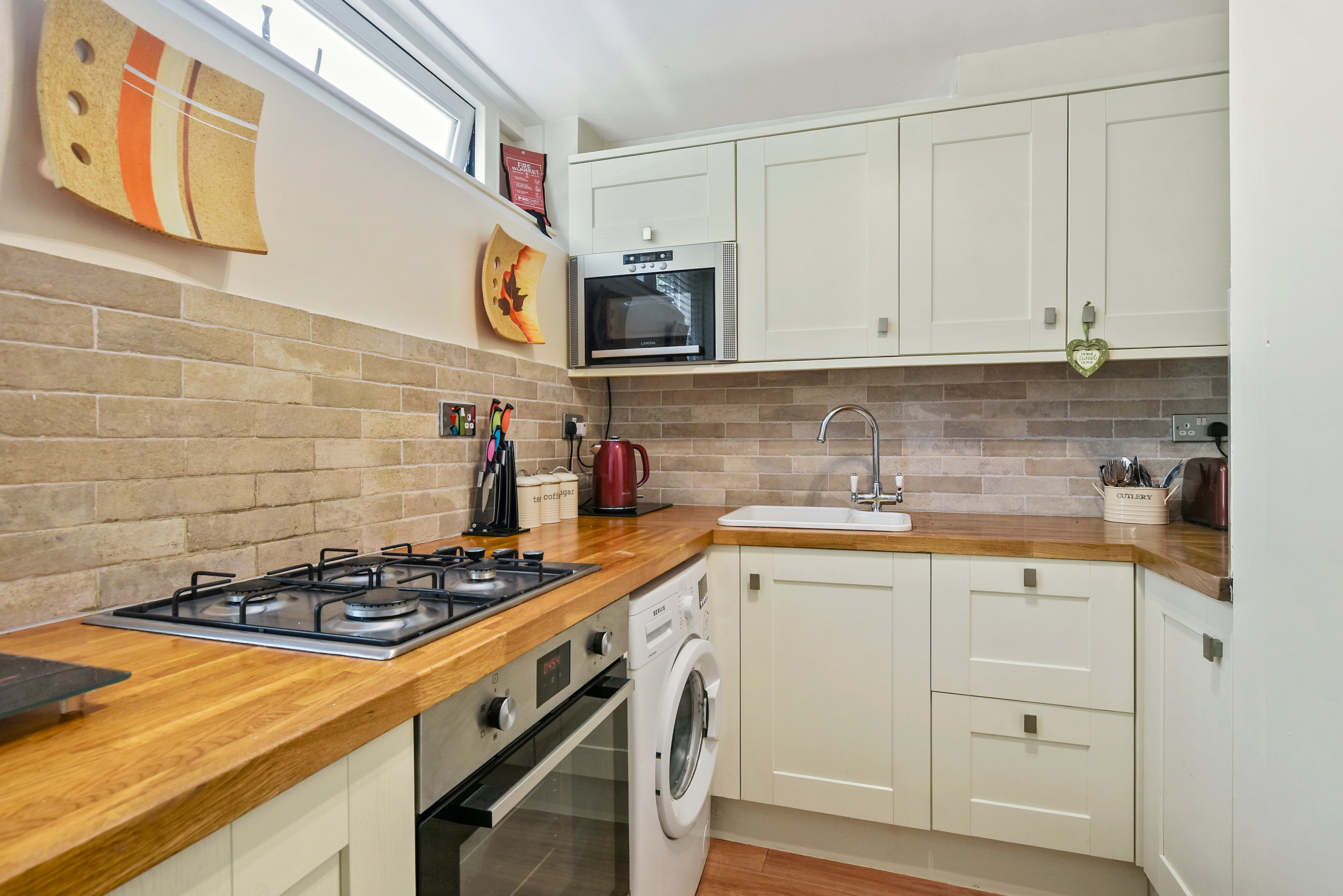 Flat Broadfield Lane in Greater London