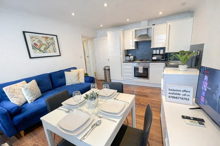 Flat Watergate Walk in City of Westminster