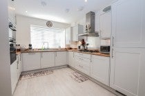 House Corner Farm Close in Rother