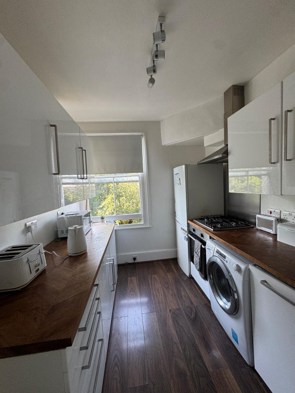 Room Drewstead Road in Greater London