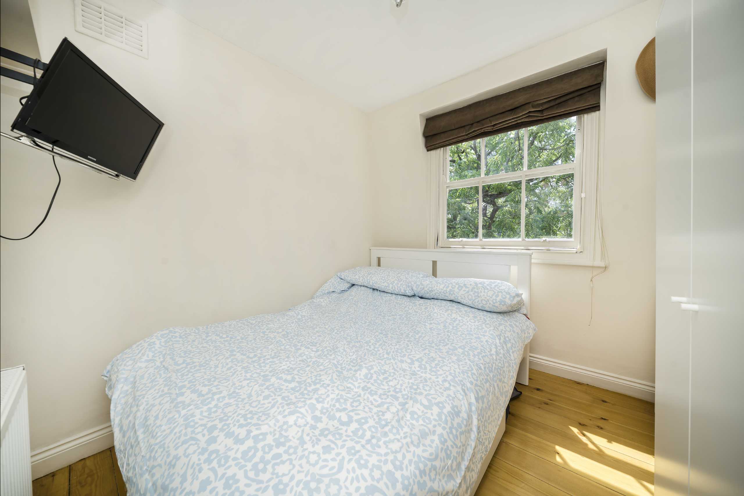 Flat Burton Street in Greater London