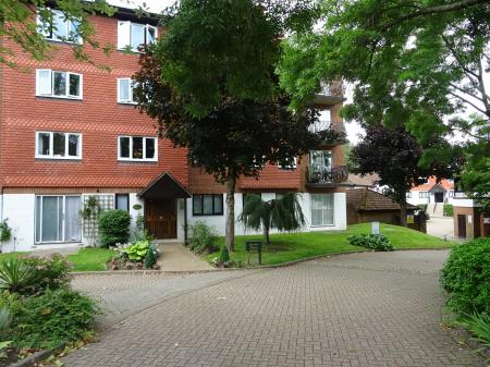 Flat Great Heathmead in Mid Sussex