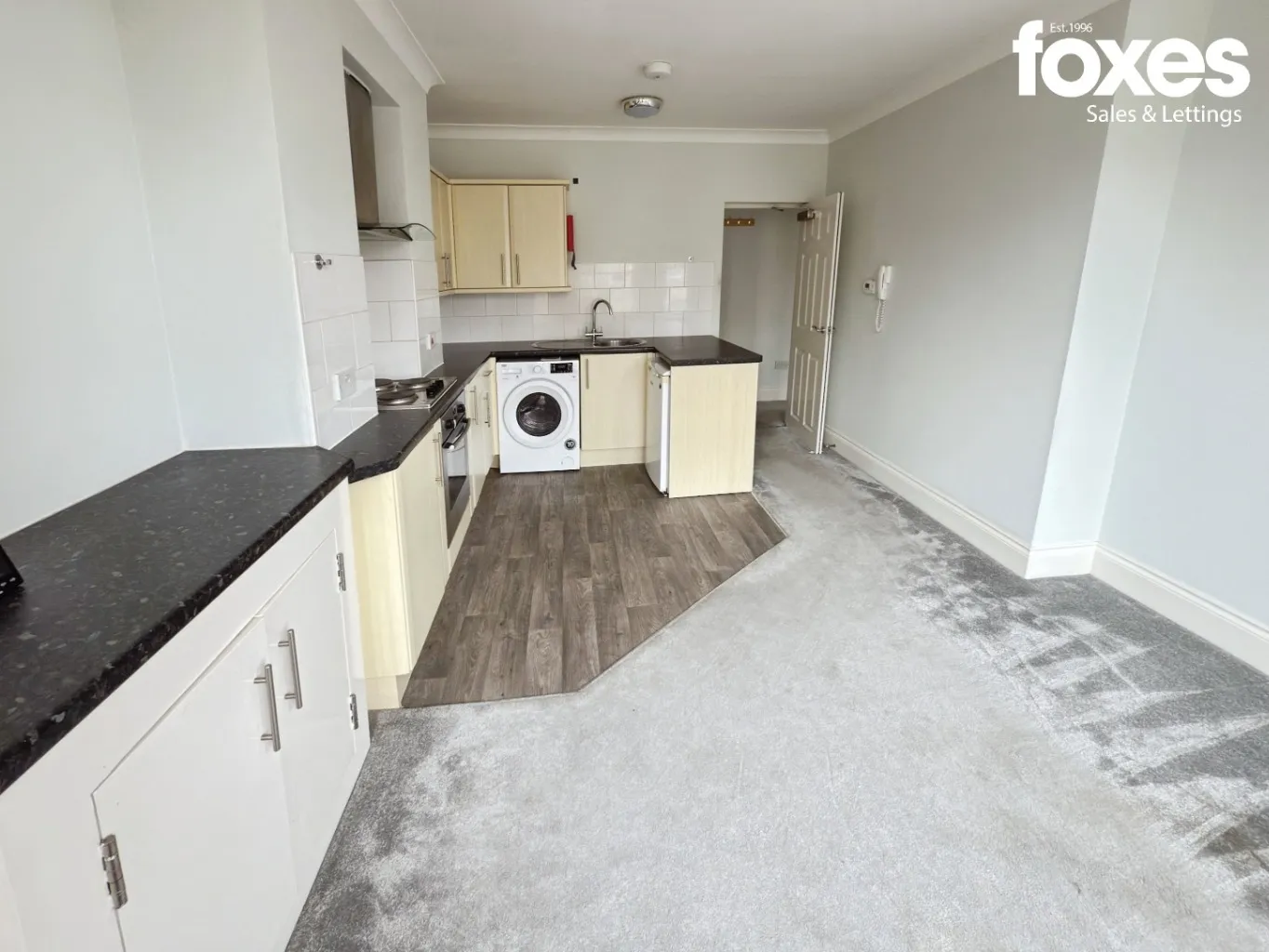 Flat Adeline Road in Bournemouth