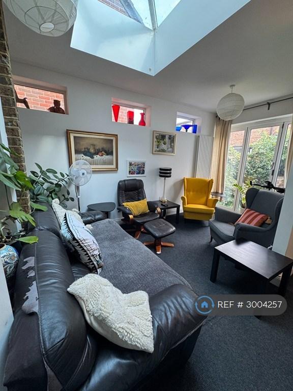 Flat Acre Road in Greater London