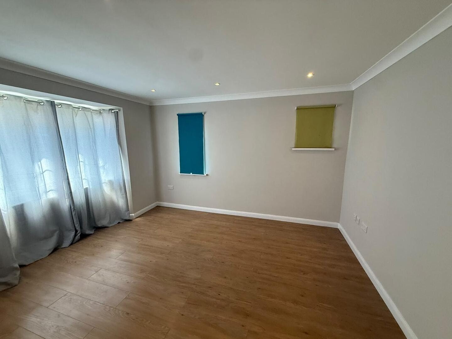 Flat Ballards Lane in Greater London