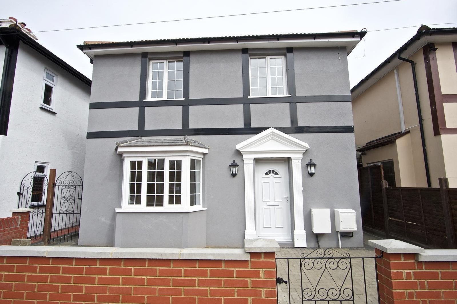 Flat Ballards Lane in Greater London