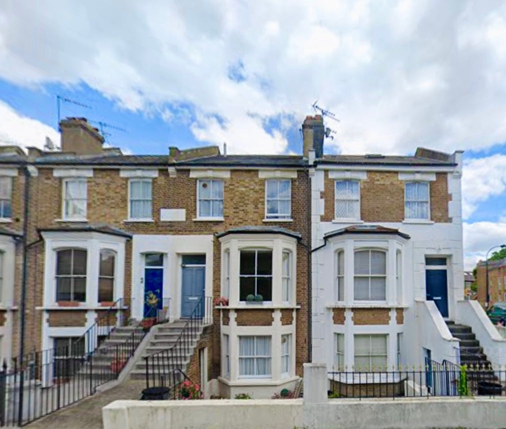 Flat Stowe Road in Greater London