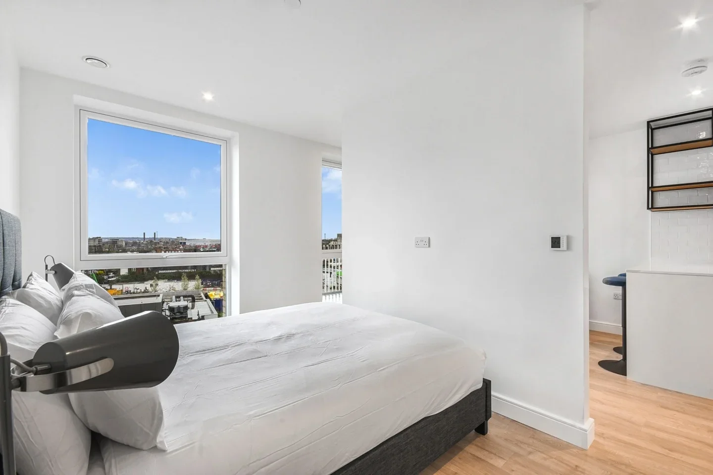 Flat Beresford Avenue in Greater London