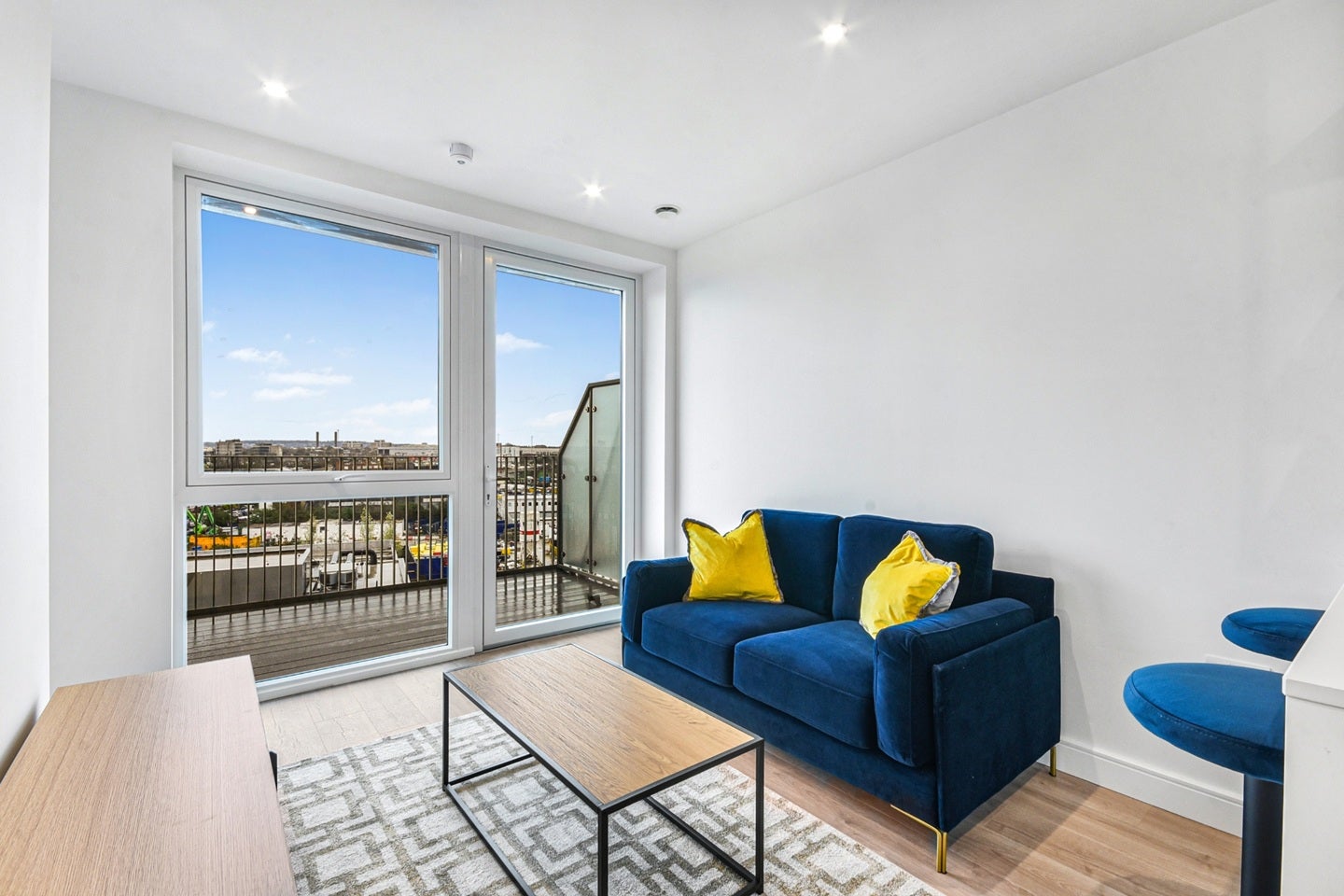 Flat Beresford Avenue in Greater London