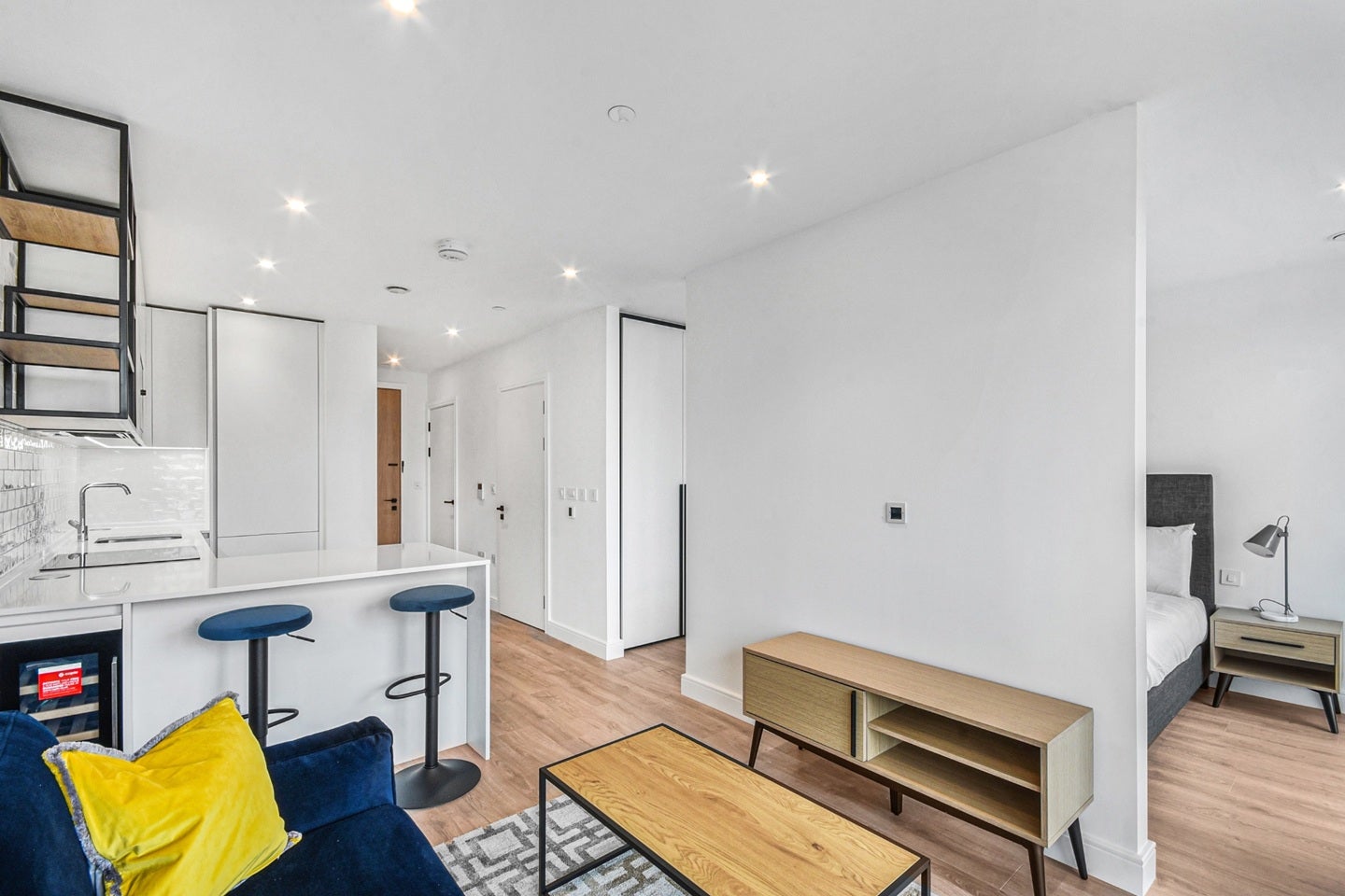 Flat Beresford Avenue in Greater London