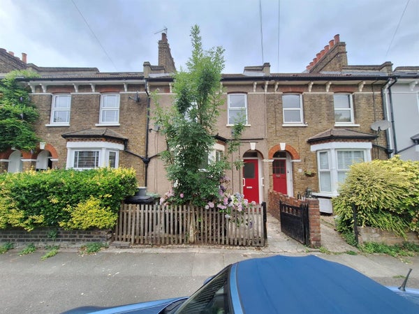 Flat Marsala Road in London