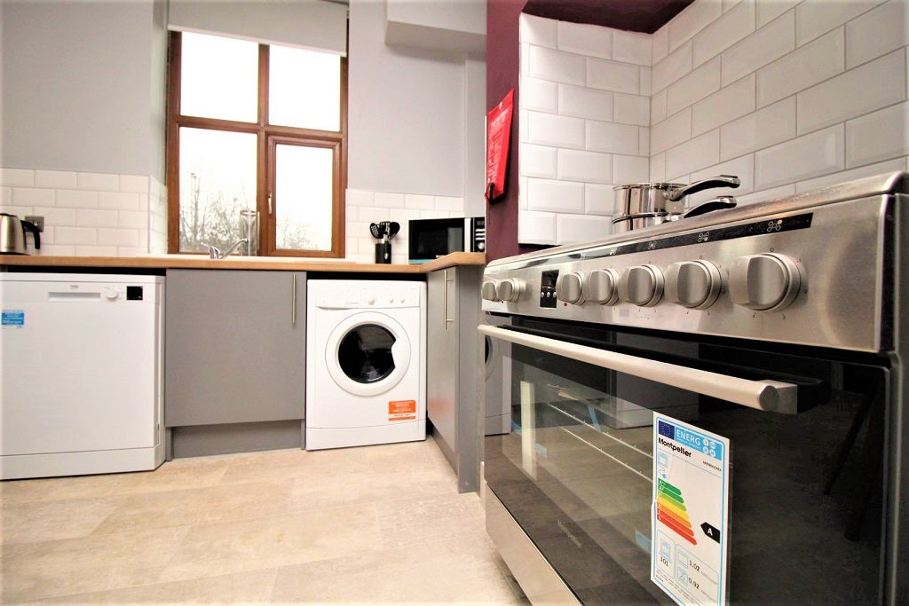 Room Pontefract Road in Cudworth