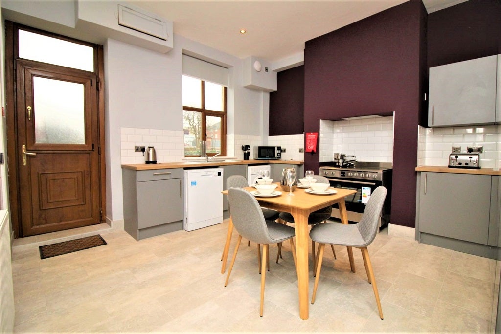 Room Pontefract Road in Cudworth