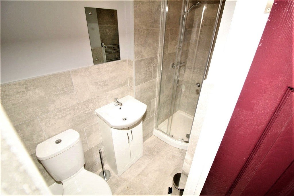 Room Pontefract Road in Cudworth