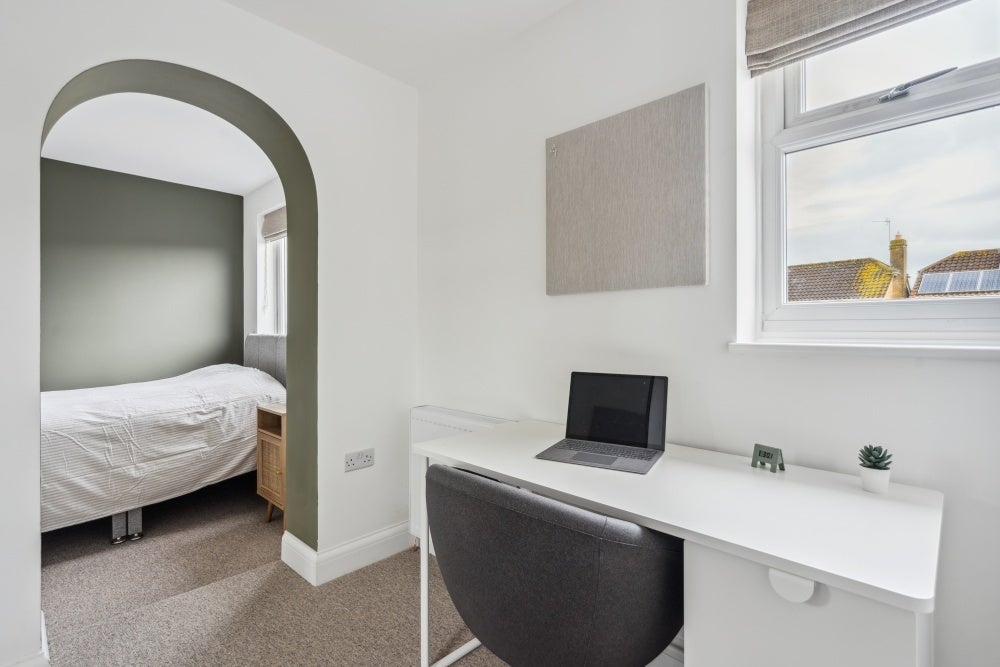 Room Douglas Road in Aylesbury