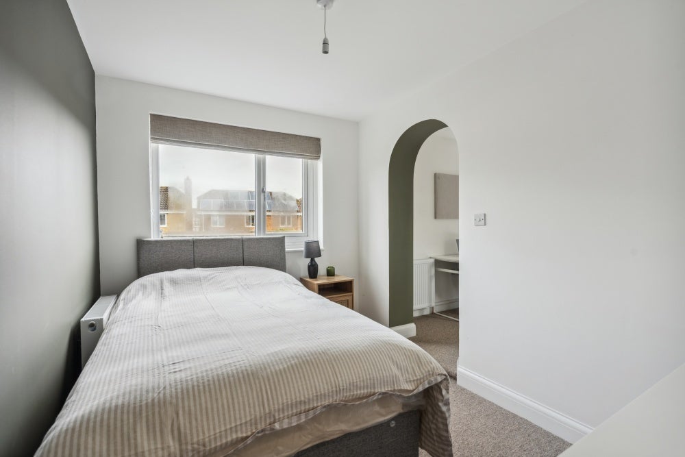 Room Douglas Road in Aylesbury