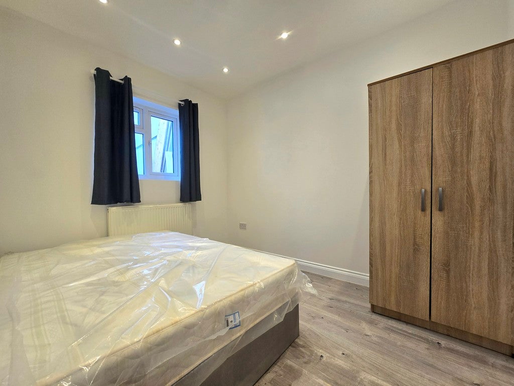 Flat Kingston Road in Greater London