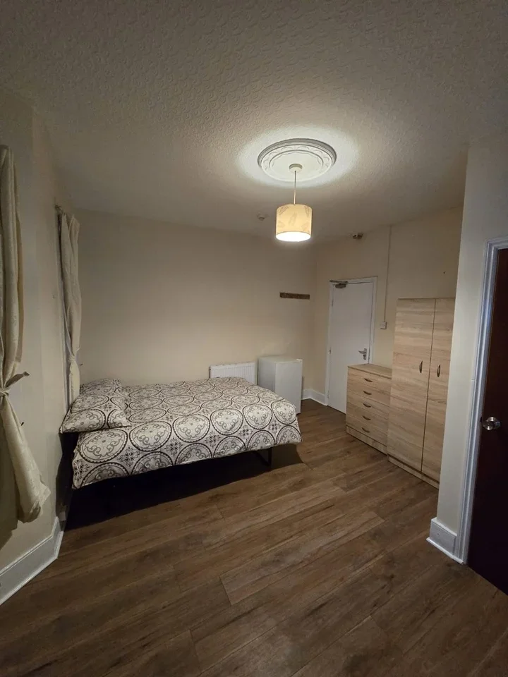 Flat Wimborne Road in Greater London