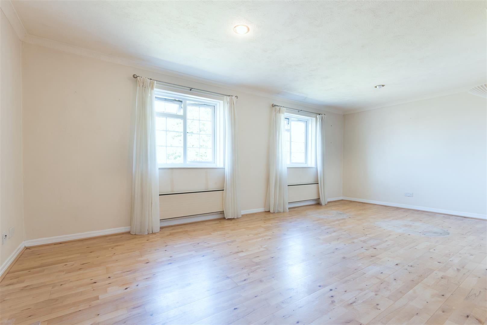 Flat Hillcrest in Elmbridge
