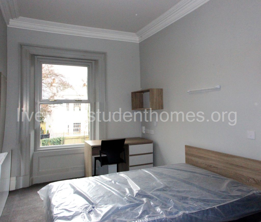 Room Shaw Street in Liverpool