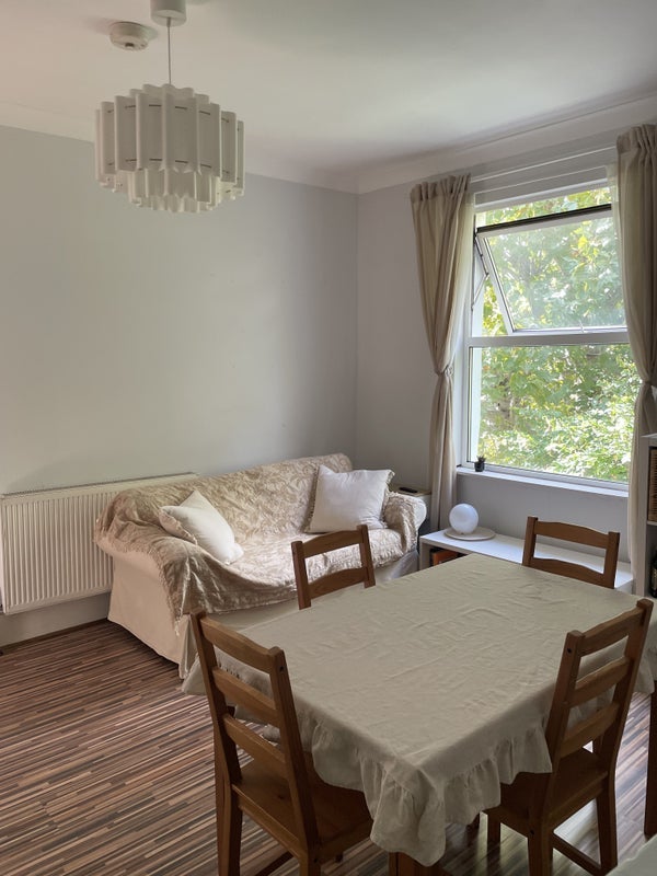 Flat Blythe Road in Greater London