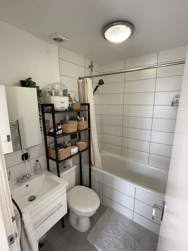 Flat Blythe Road in Greater London