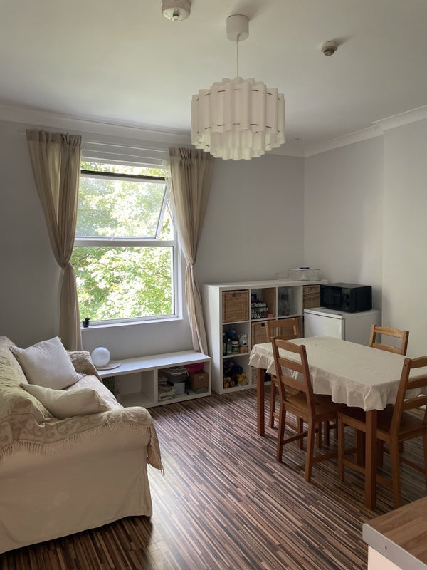 Flat Blythe Road in Greater London