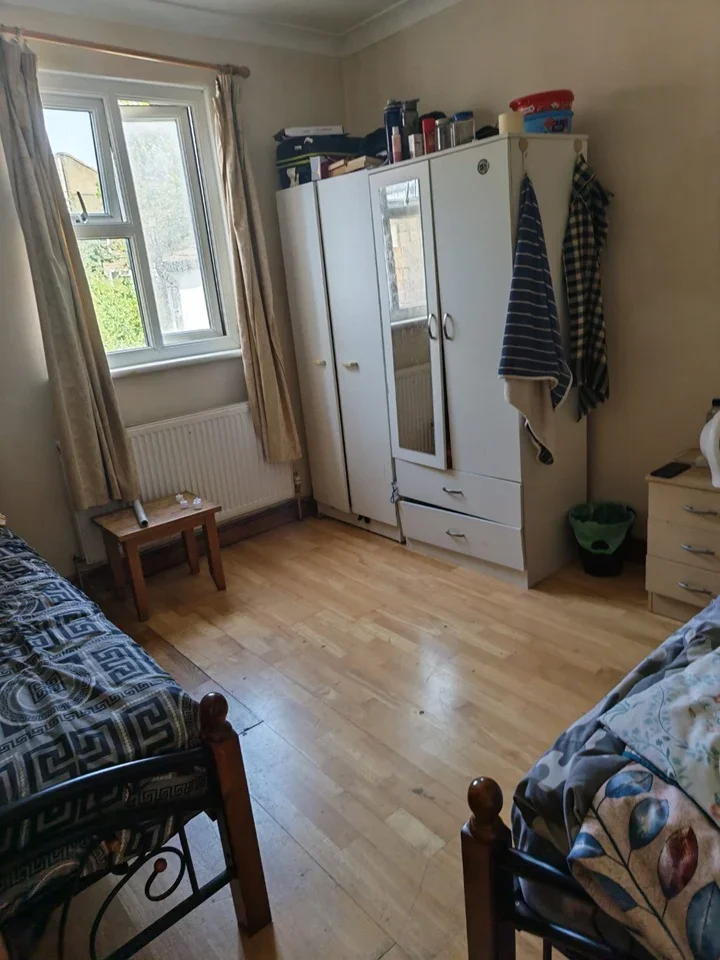 Room Clifden Road in Greater London