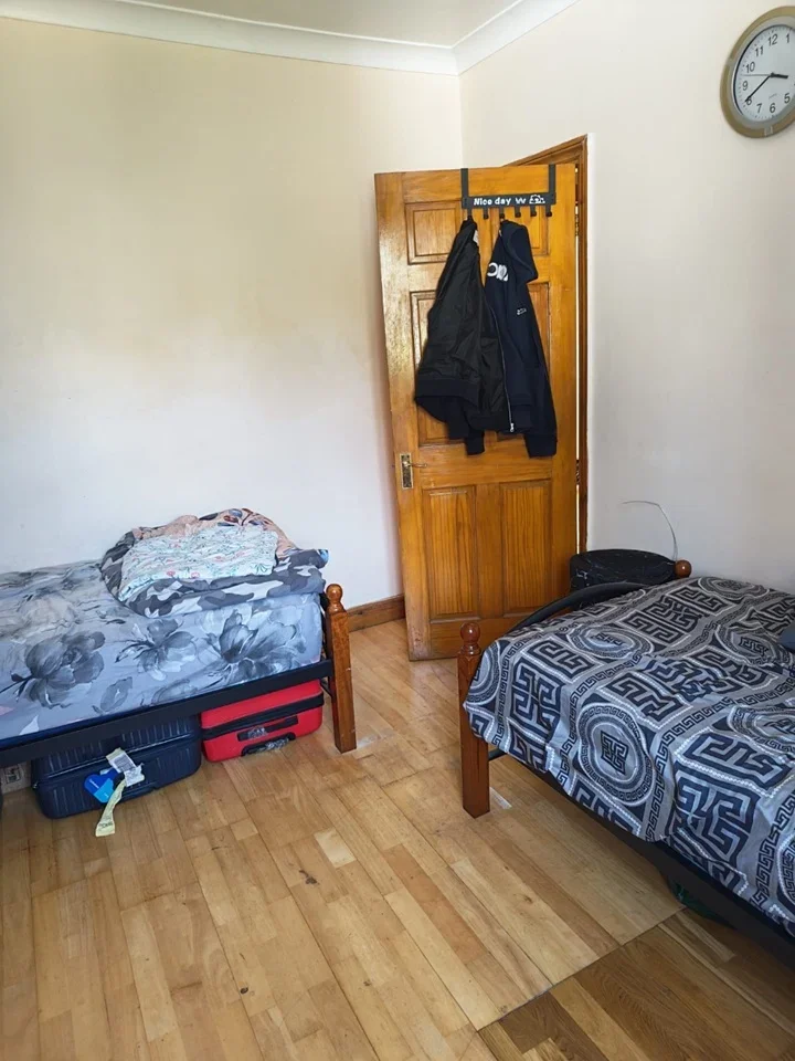 Room Clifden Road in Greater London