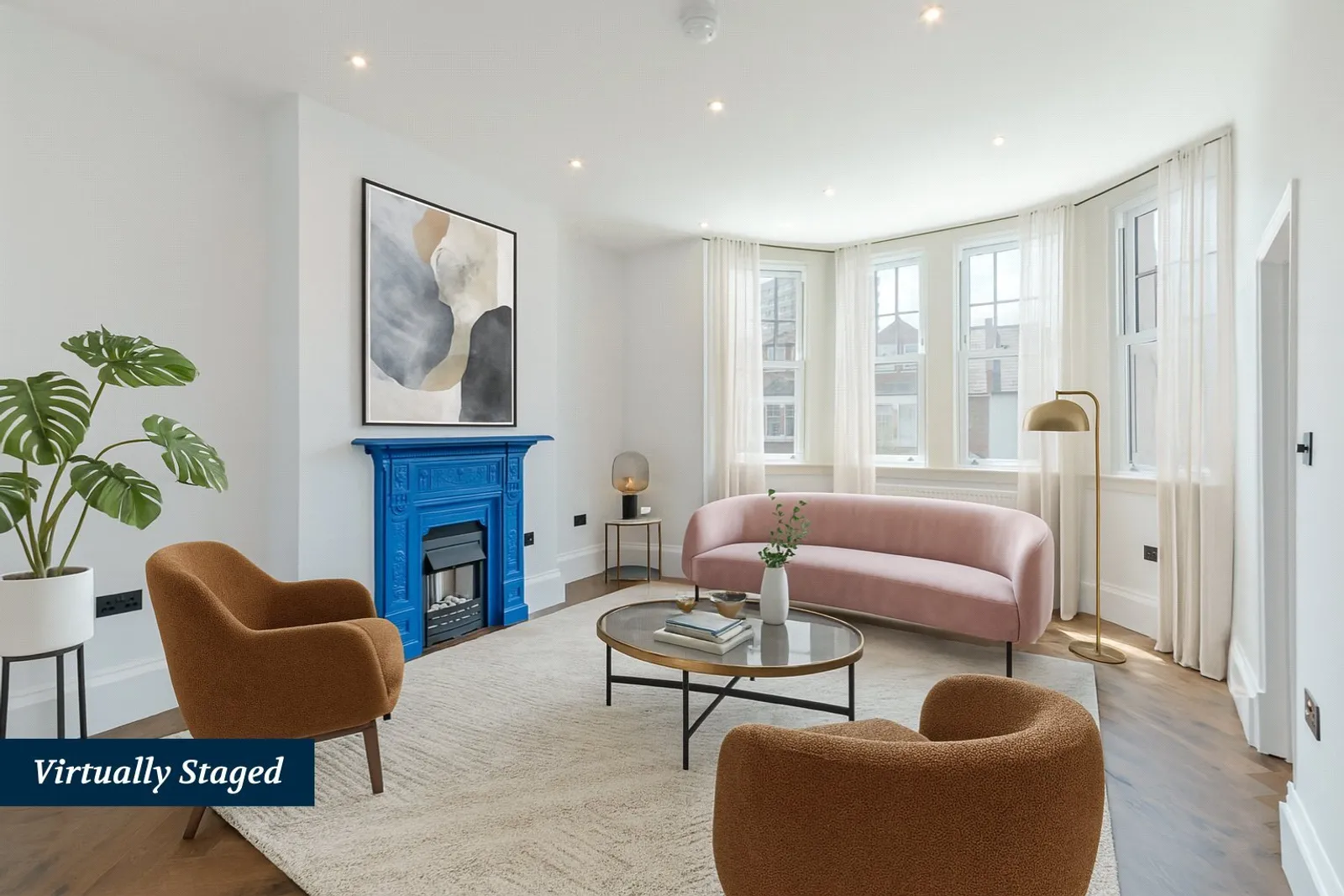 Flat Bergholt Crescent in Greater London