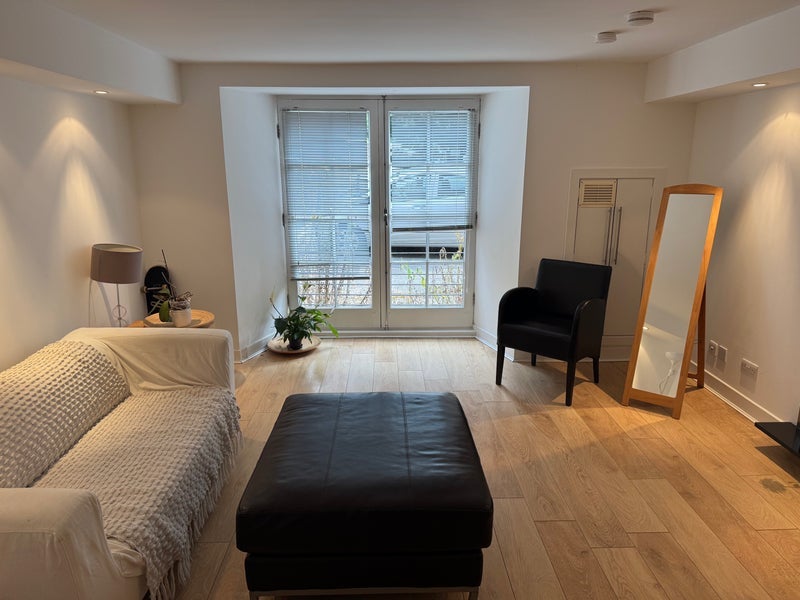 Flat Blenheim Place in City of Edinburgh