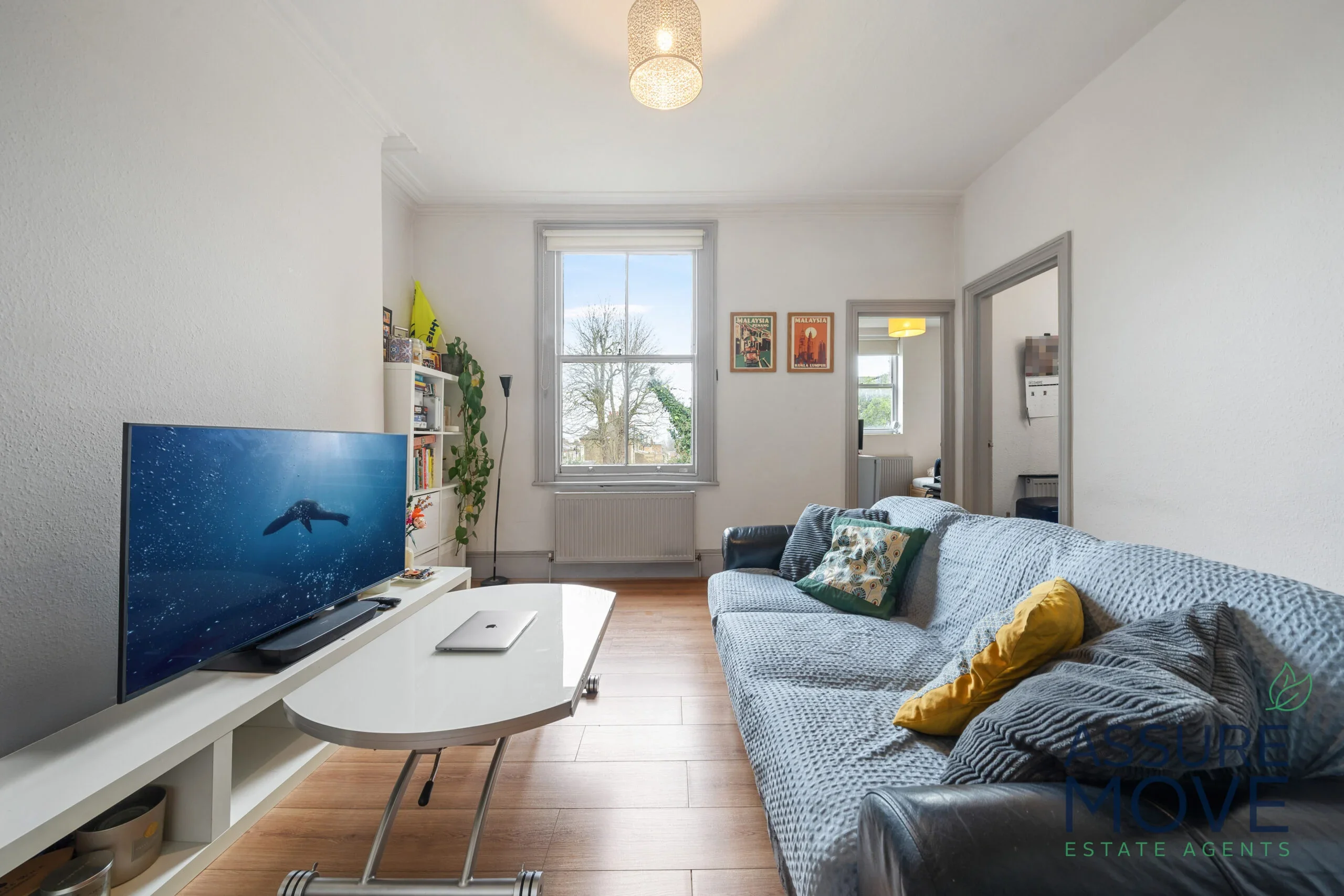 Flat Middleton Grove in Greater London