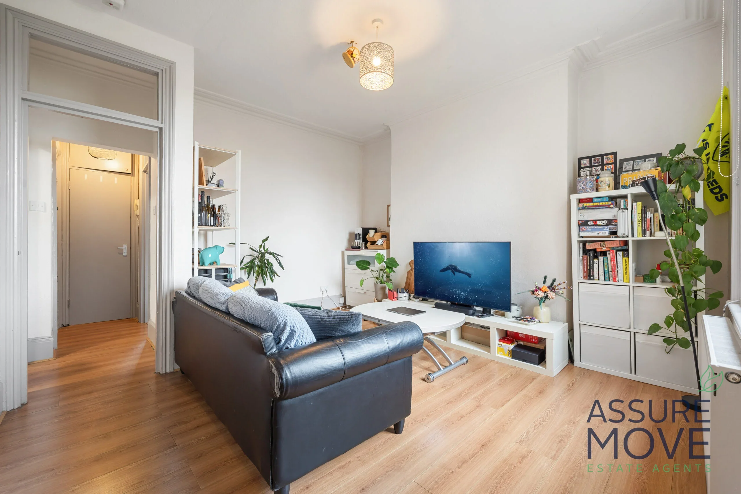 Flat Middleton Grove in Greater London