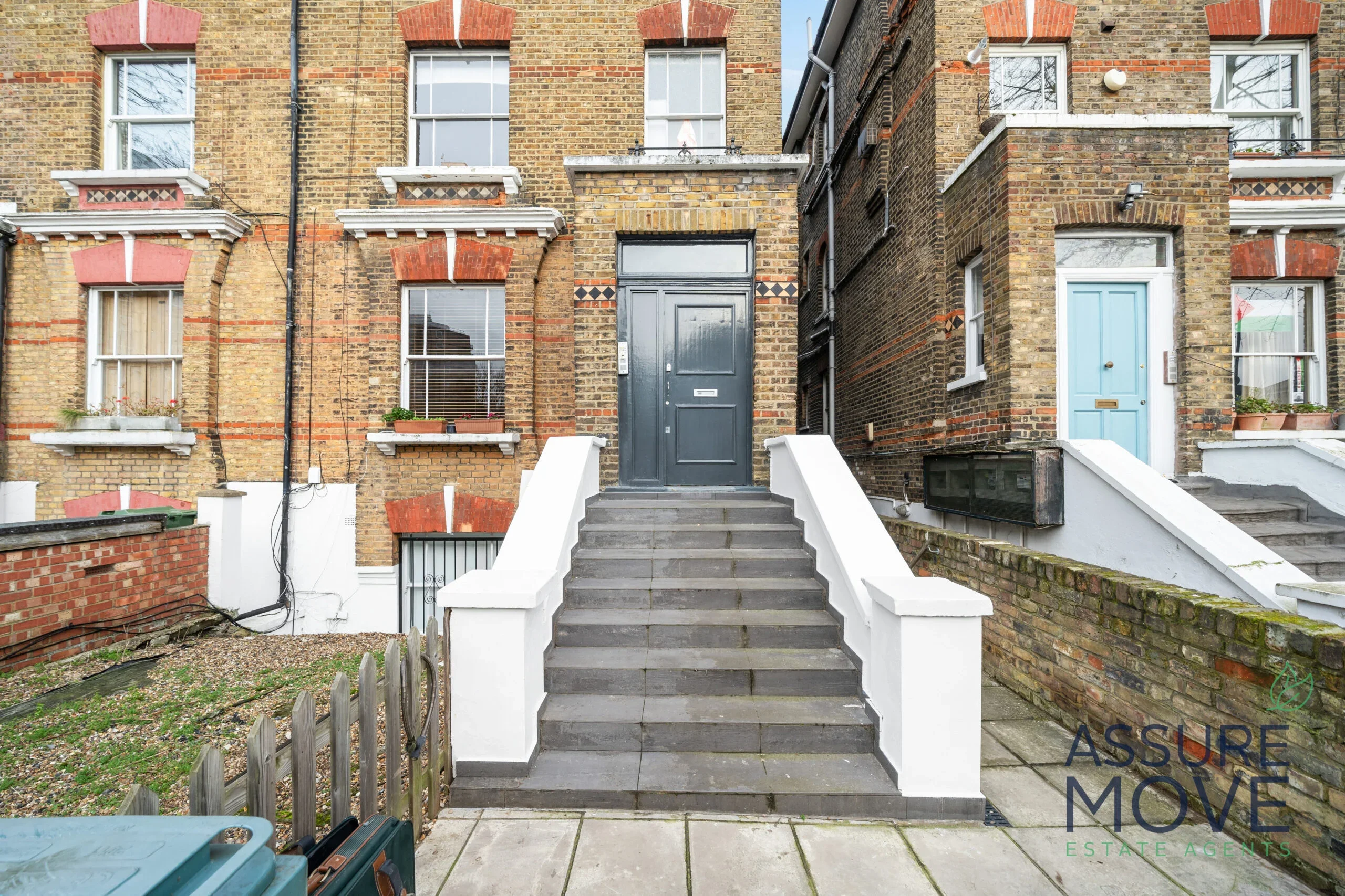 Flat Middleton Grove in Greater London