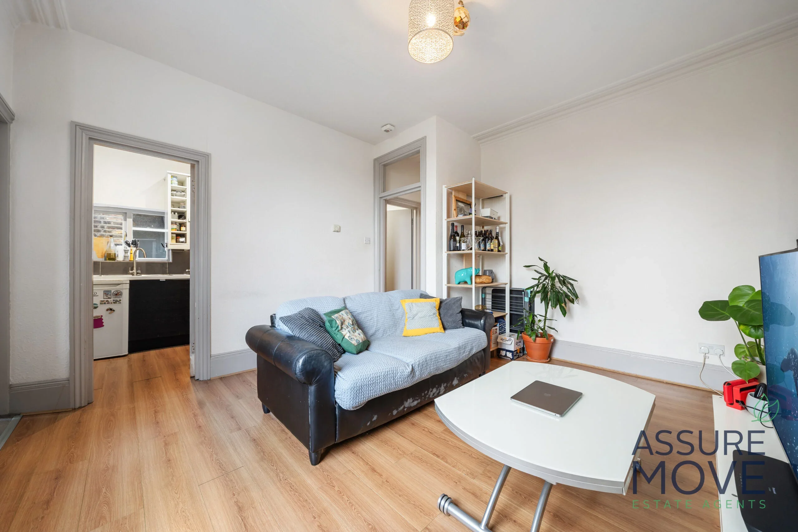 Flat Middleton Grove in Greater London