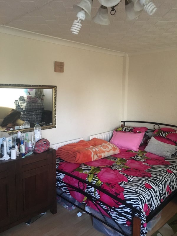 Room Salmon Lane in Greater London
