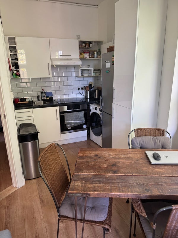 Flat Tooley Street in Greater London
