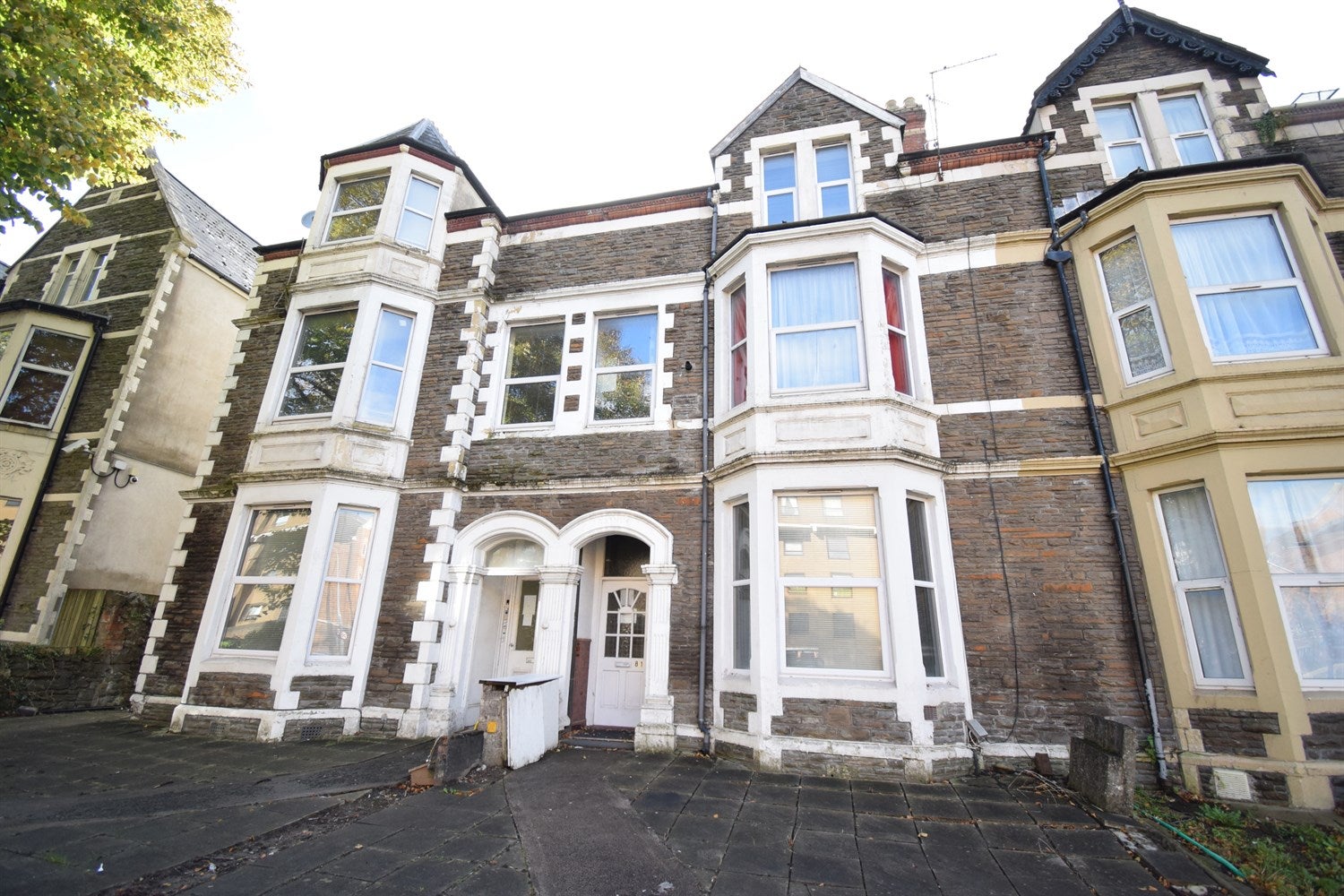 Flat Cowbridge Road East in Cardiff