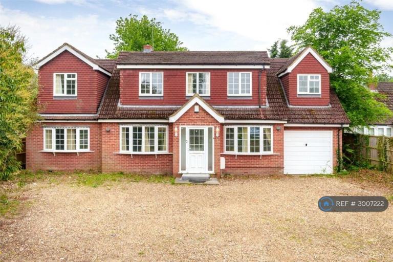 House Nine Mile Ride in Finchampstead