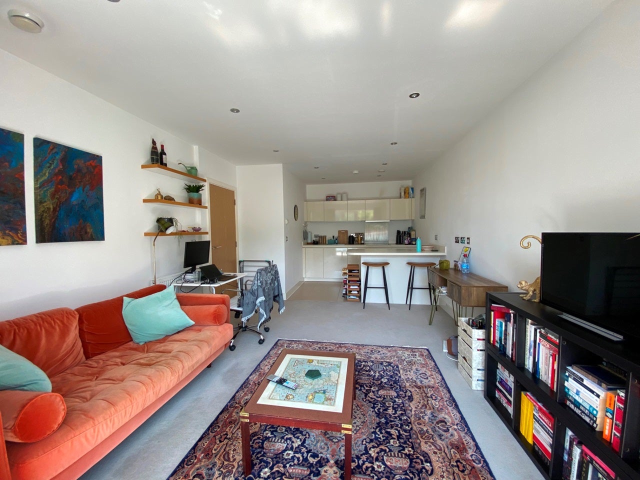 Flat Coombe Lane in Greater London