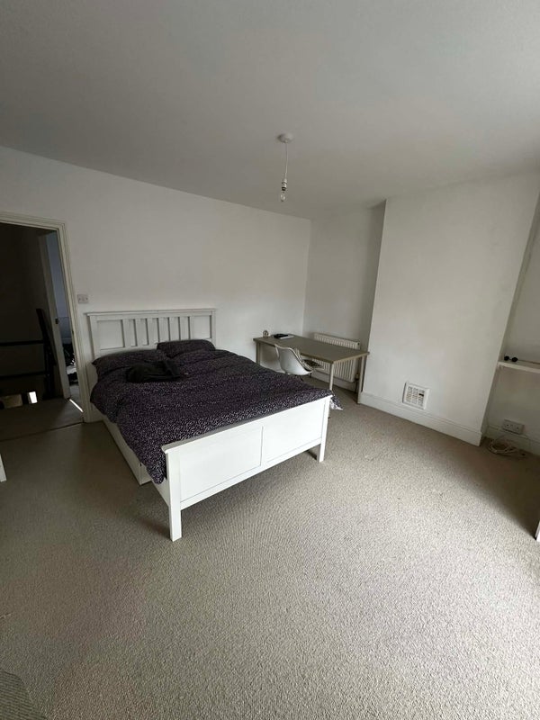 Room Two Mile Hill Road in Bristol