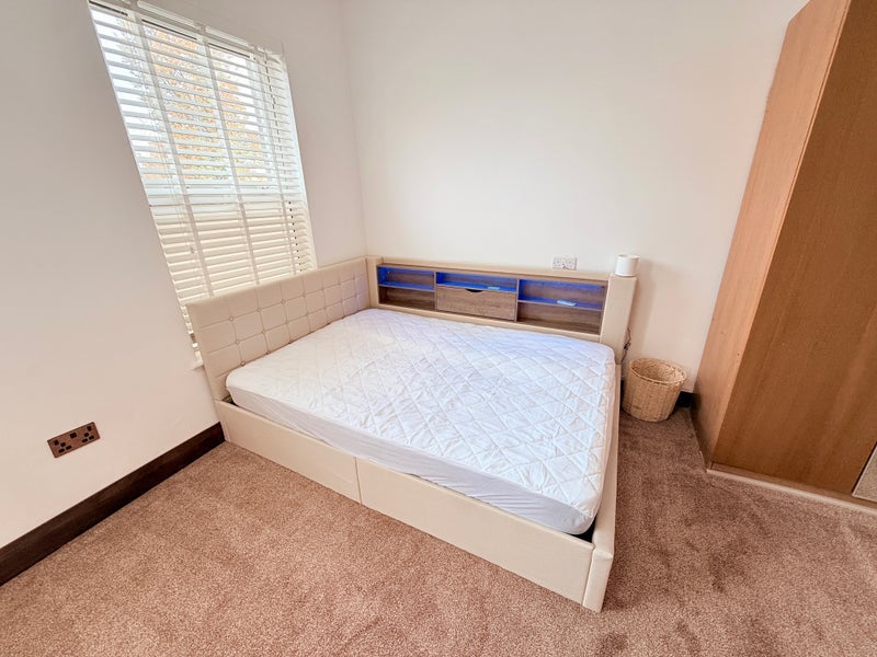 Flat Buxton Road in Greater London