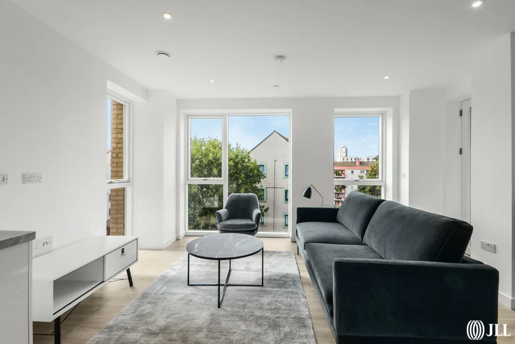 Flat Thomas Road in Greater London