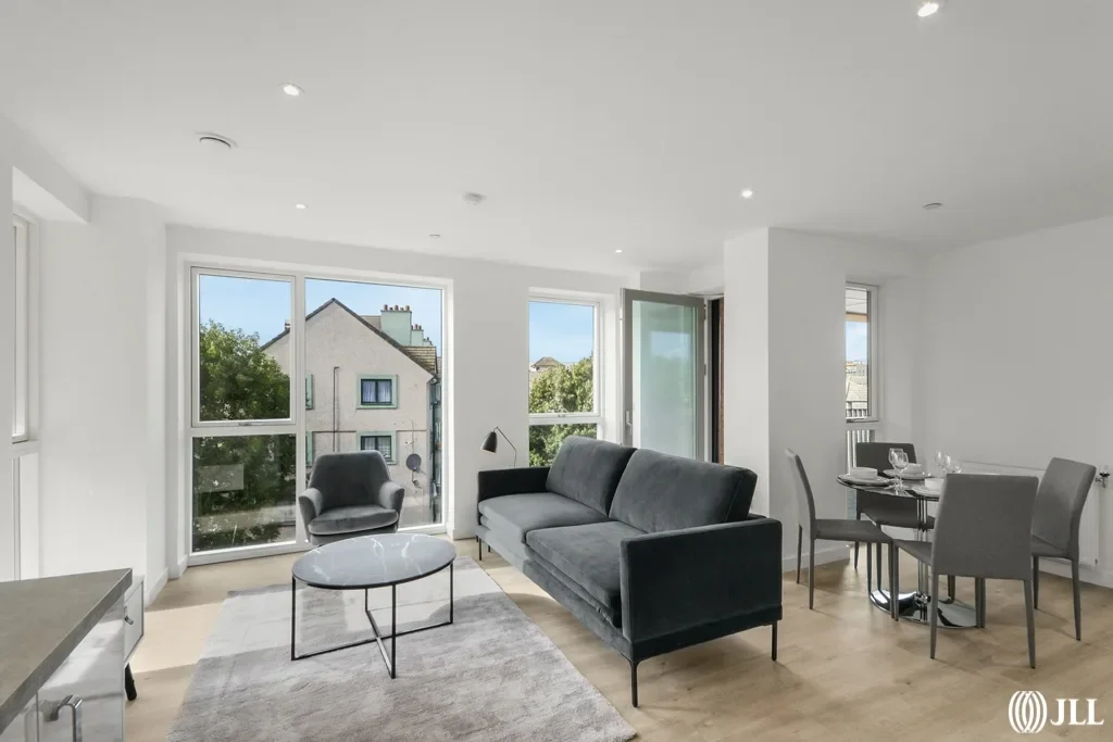 Flat Thomas Road in Greater London
