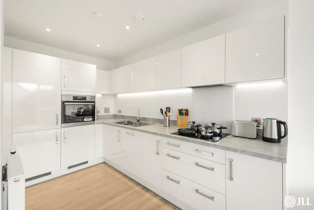 Flat Thomas Road in Greater London