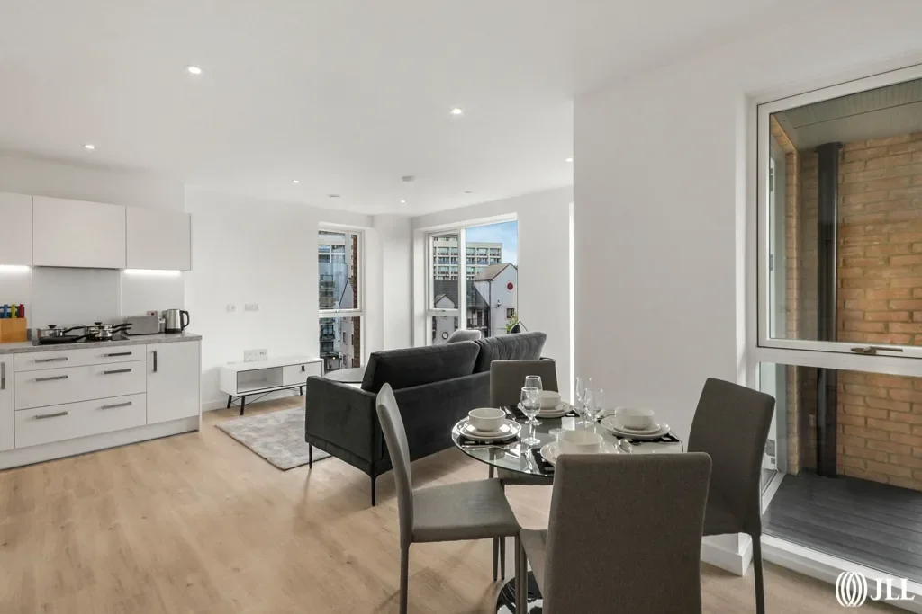 Flat Thomas Road in Greater London