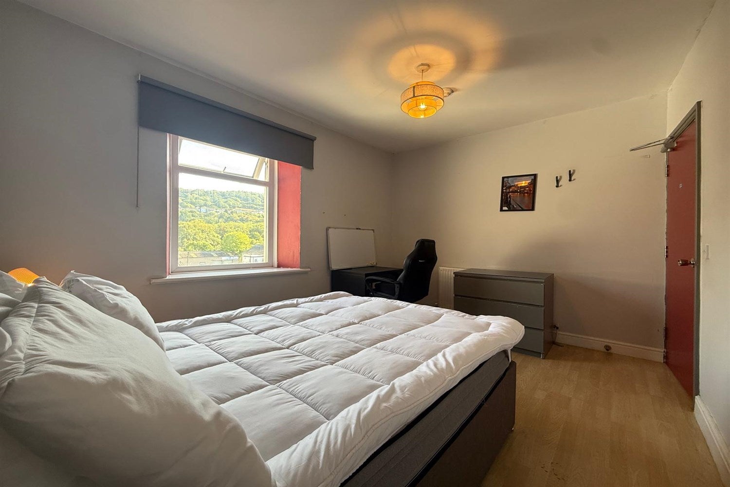 Room Broadway in Pontypridd