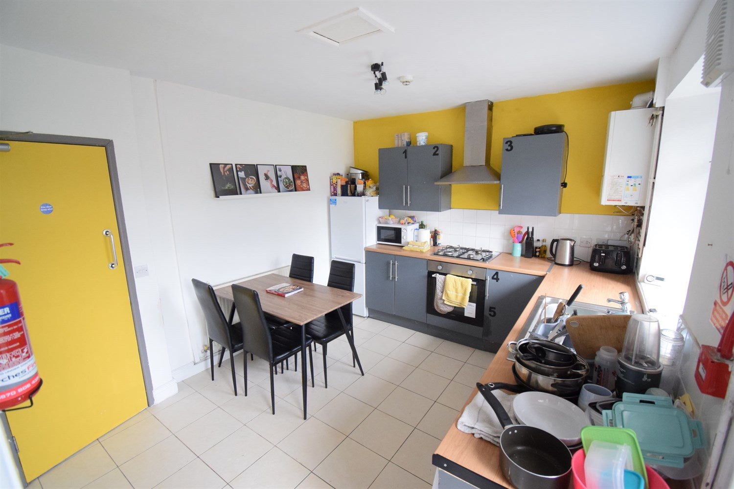 Room Broadway in Pontypridd