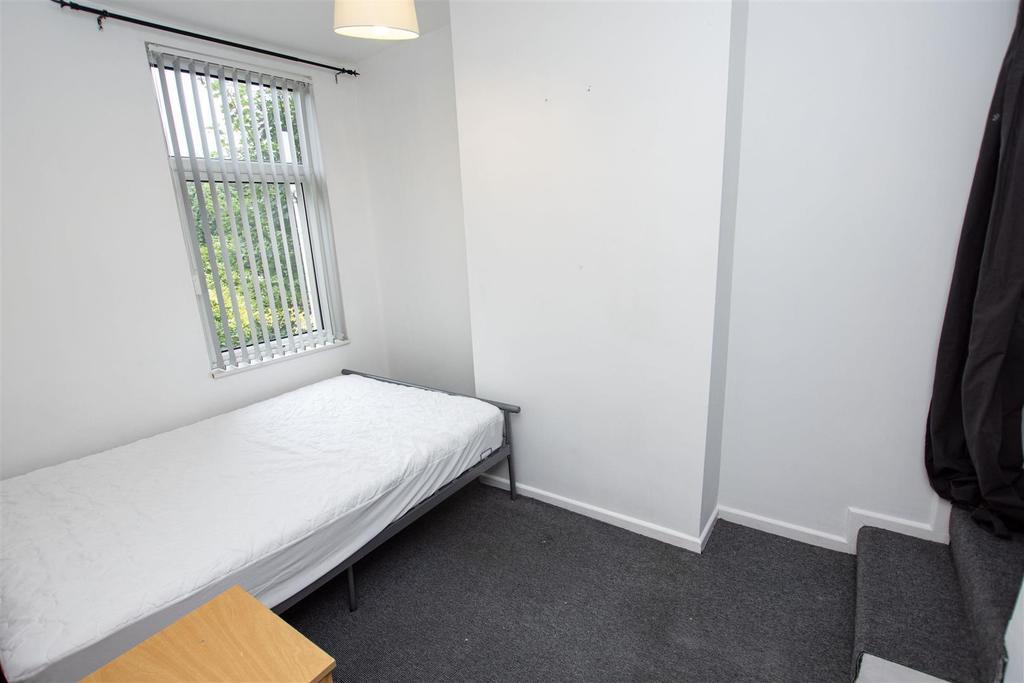 Flat Winnie Road in Birmingham